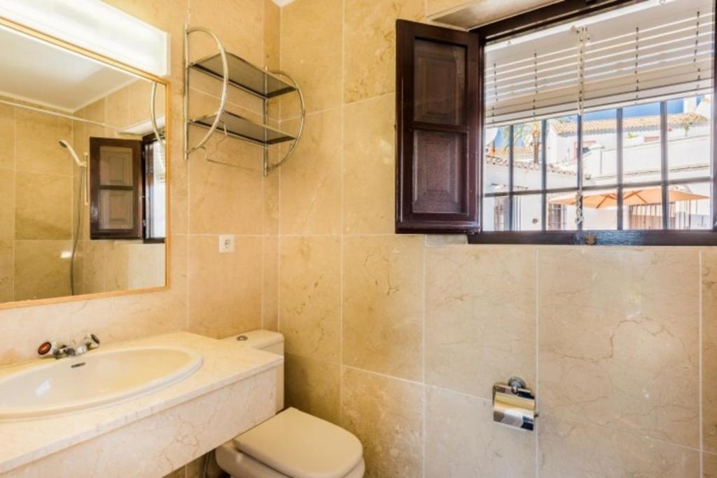 En- Cozy Andalusian Style Townhouse In *