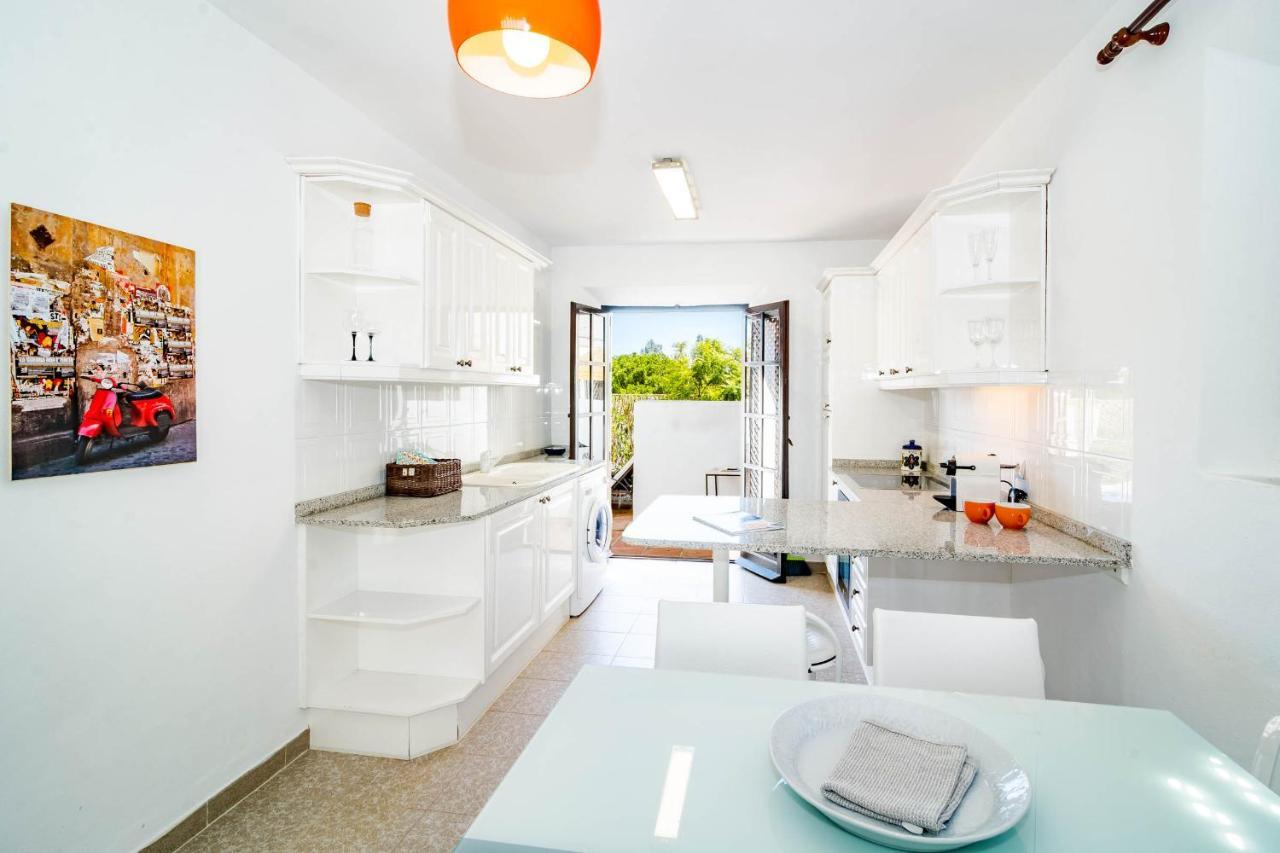 En- Cozy Andalusian Style Townhouse In Сasa de vacaciones *